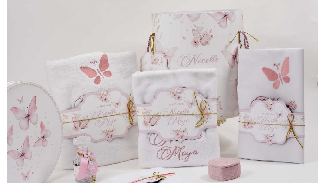 Trusou botez alb cu fluturi si flori roz pastel brodat 10